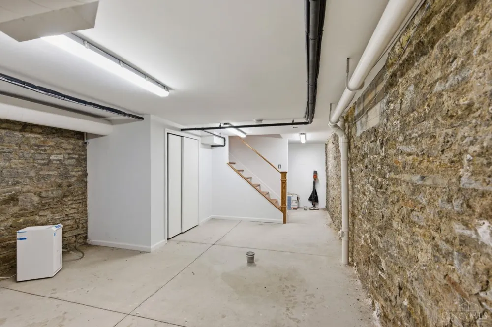 207 Kemp Alley Cincinnati, OH 45202