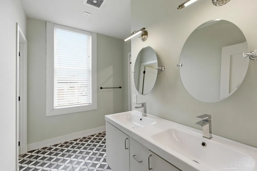 207 Kemp Alley Cincinnati, OH 45202