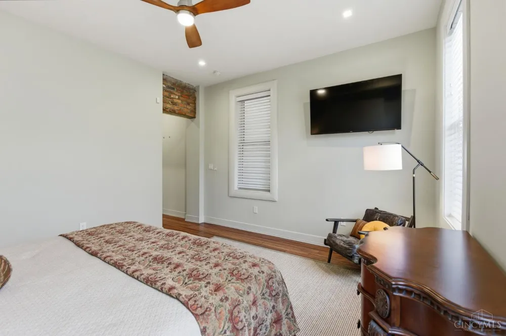 207 Kemp Alley Cincinnati, OH 45202