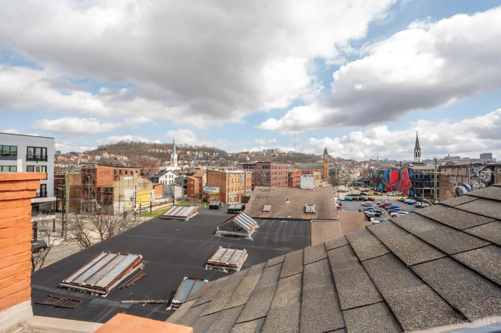 207 Kemp Alley Cincinnati, OH 45202