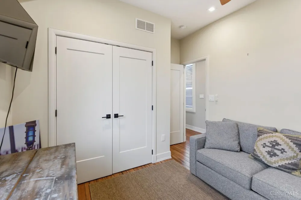 207 Kemp Alley Cincinnati, OH 45202