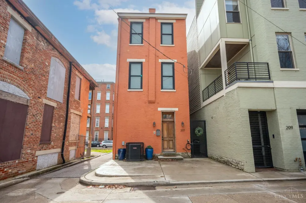 207 Kemp Alley Cincinnati, OH 45202