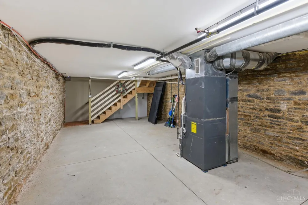 207 Kemp Alley Cincinnati, OH 45202