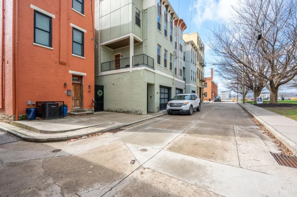207 Kemp Alley Cincinnati, OH 45202