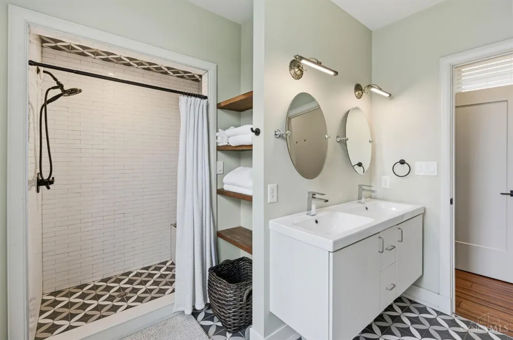 207 Kemp Alley Cincinnati, OH 45202