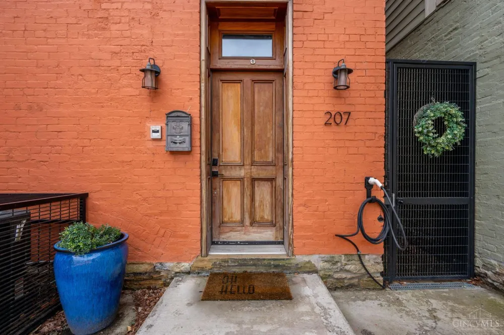 207 Kemp Alley Cincinnati, OH 45202