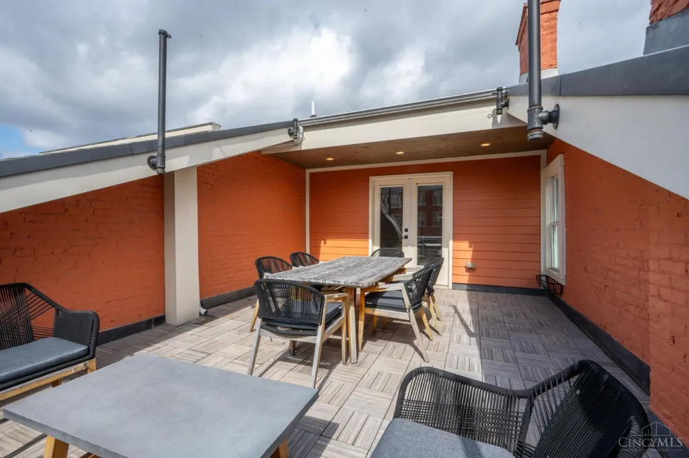 206 Wade Street Cincinnati, OH 45202
