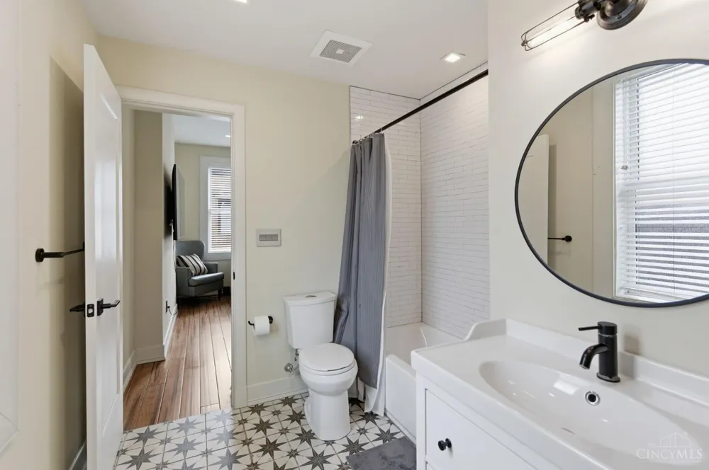 206 Wade Street Cincinnati, OH 45202