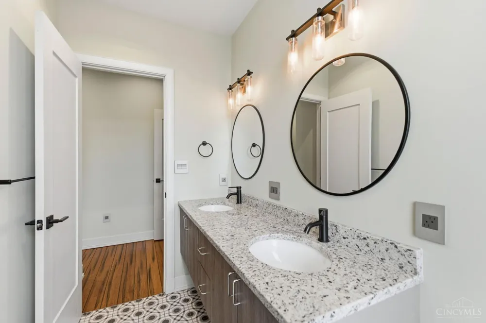 206 Wade Street Cincinnati, OH 45202