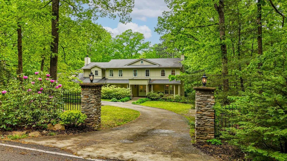 6301 Forest Park Drive Signal Mountain, TN 37377