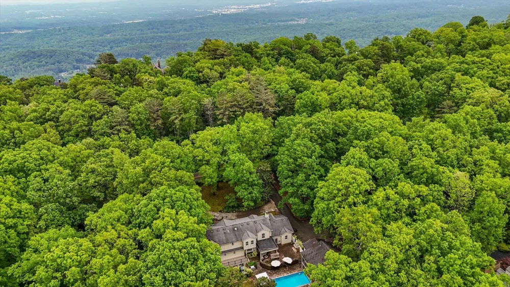 6301 Forest Park Drive Signal Mountain, TN 37377