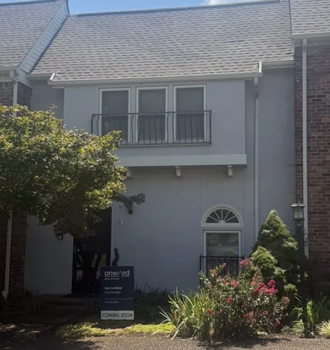 104 Foxborough Sq W