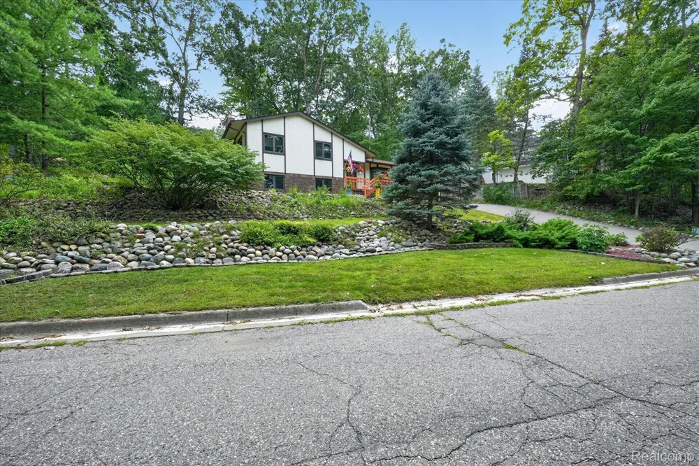 5001 Mohawk Avenue Independence Charter Township, MI 48348