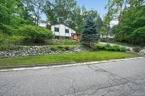 5001 Mohawk Avenue