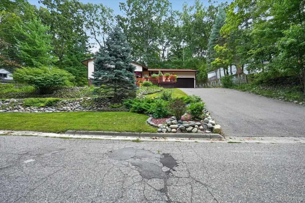 5001 Mohawk Avenue Independence Charter Township, MI 48348