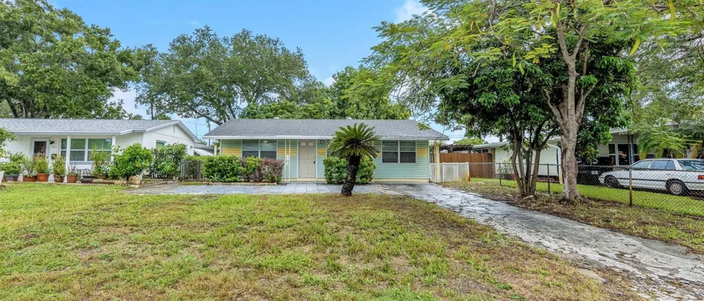5621 11TH AVENUE St Petersburg, FL 33710