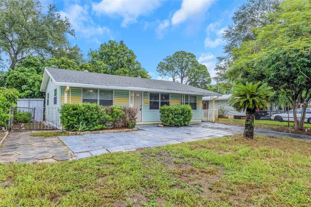 5621 11TH AVENUE St Petersburg, FL 33710