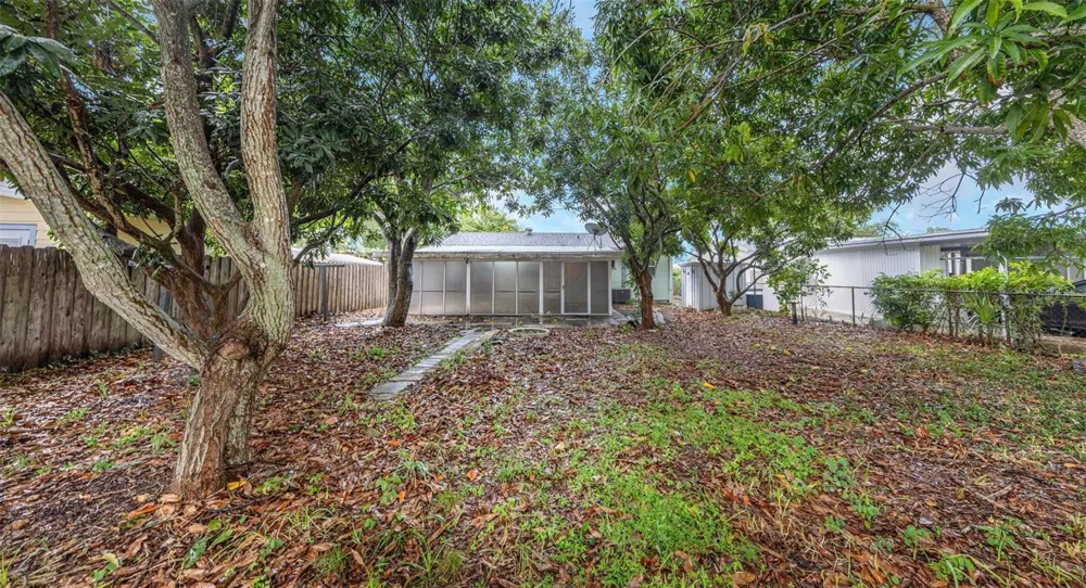 5621 11TH AVENUE St Petersburg, FL 33710