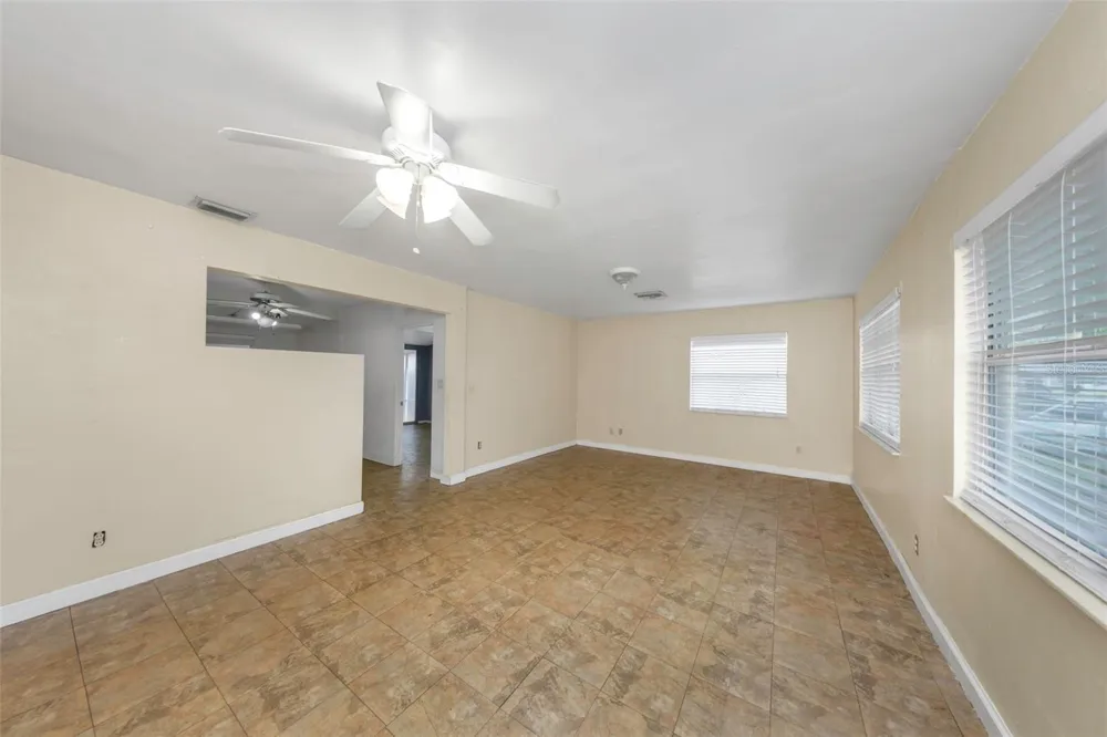 5621 11TH AVENUE St Petersburg, FL 33710