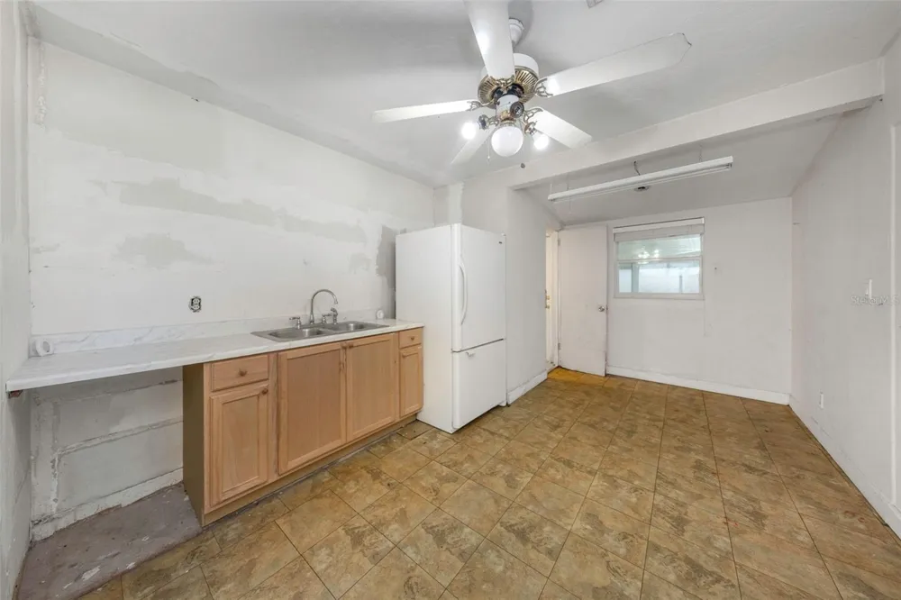 5621 11TH AVENUE St Petersburg, FL 33710