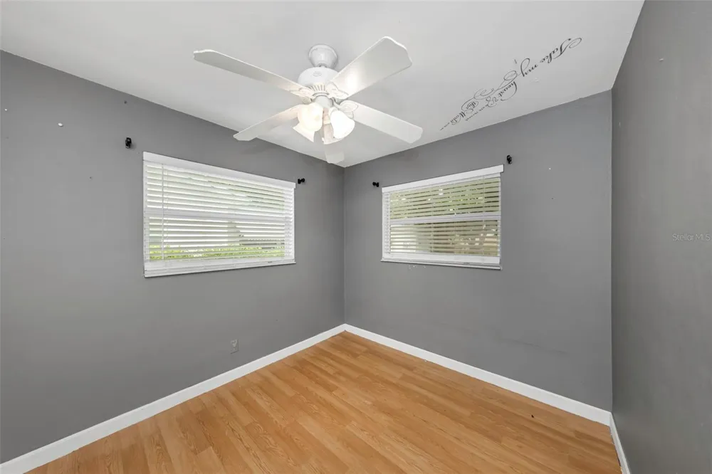 5621 11TH AVENUE St Petersburg, FL 33710