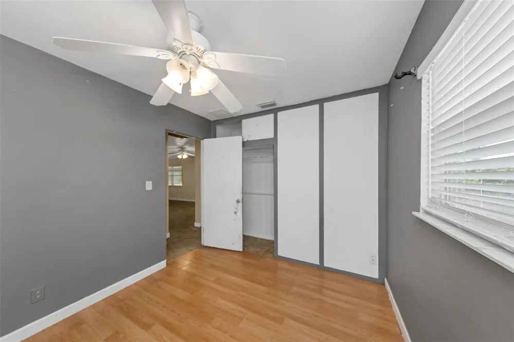 5621 11TH AVENUE St Petersburg, FL 33710