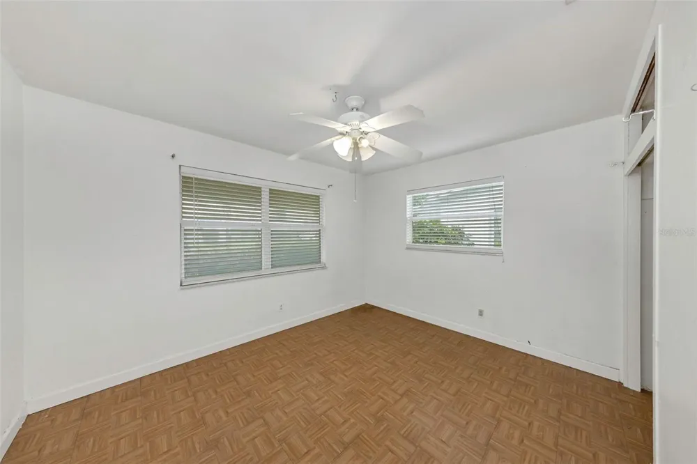 5621 11TH AVENUE St Petersburg, FL 33710