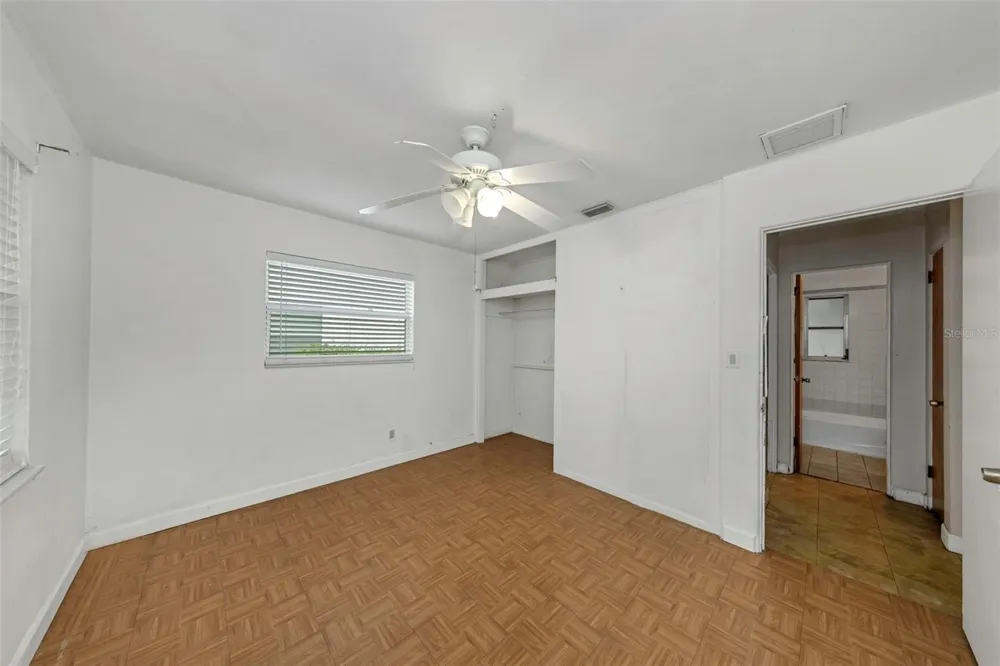 5621 11TH AVENUE St Petersburg, FL 33710