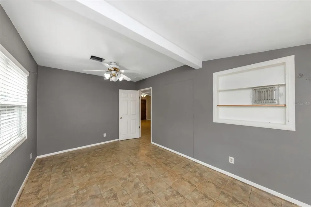 5621 11TH AVENUE St Petersburg, FL 33710