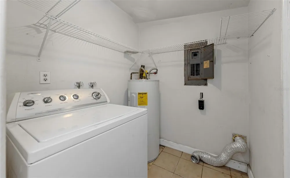 5621 11TH AVENUE St Petersburg, FL 33710