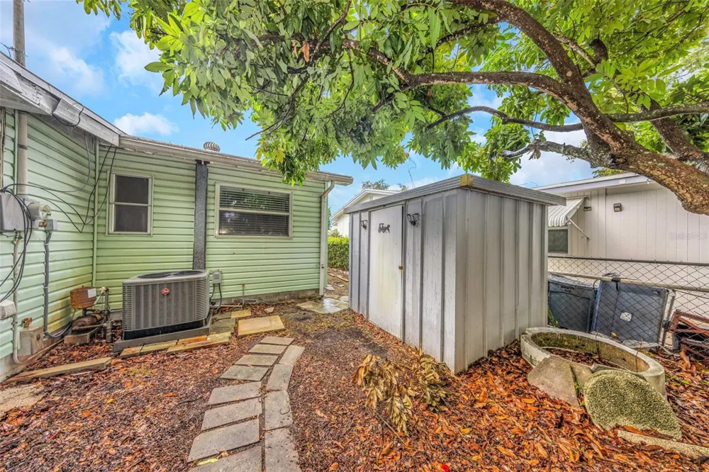 5621 11TH AVENUE St Petersburg, FL 33710