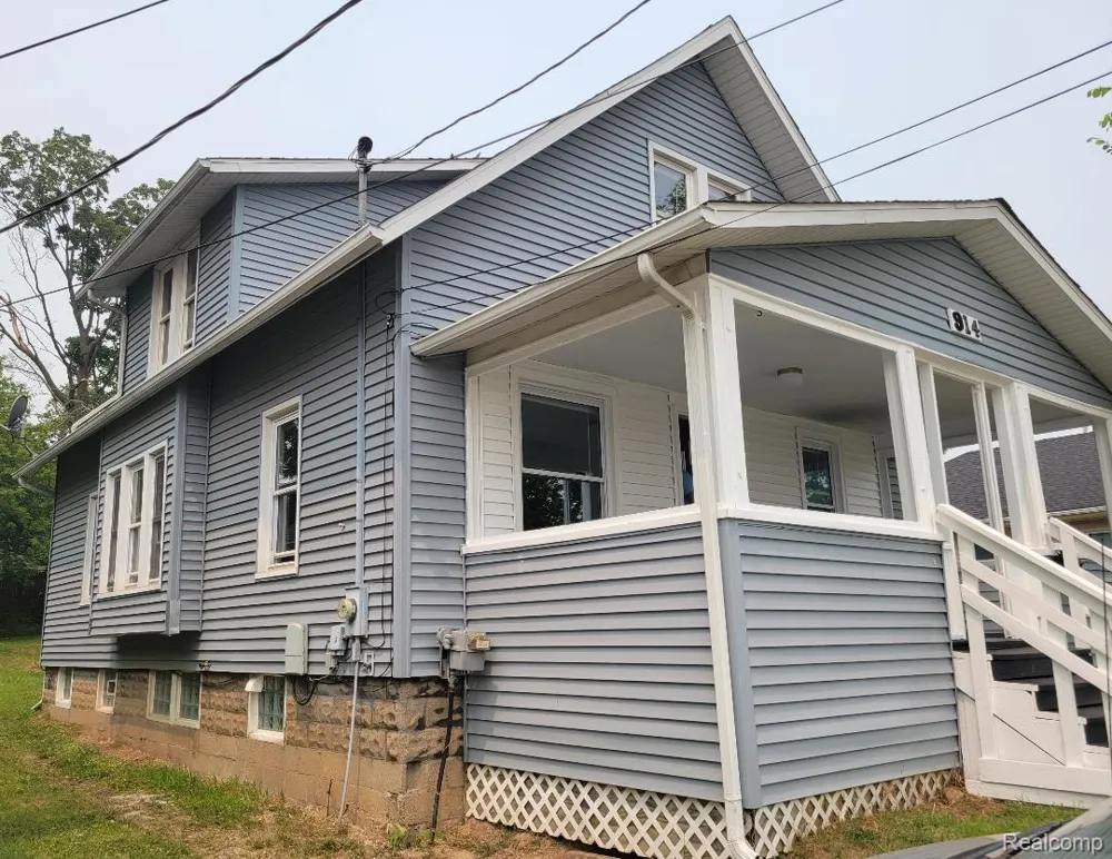 914 Middle Street Lansing City, MI 48915