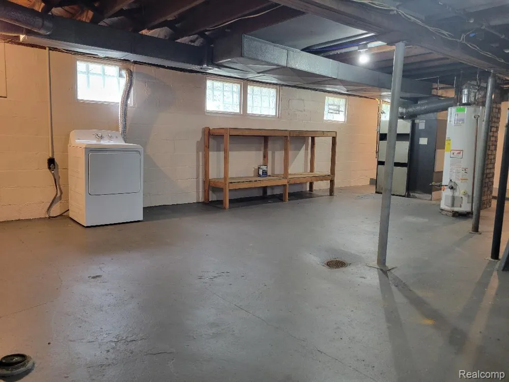 914 Middle Street Lansing City, MI 48915