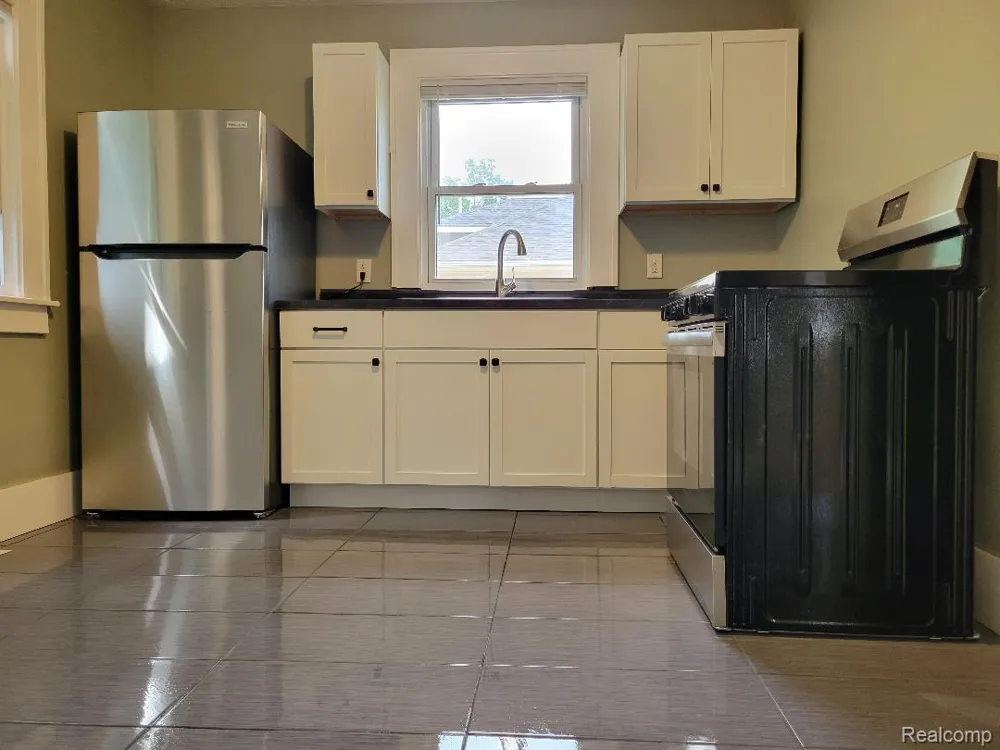 914 Middle Street Lansing City, MI 48915