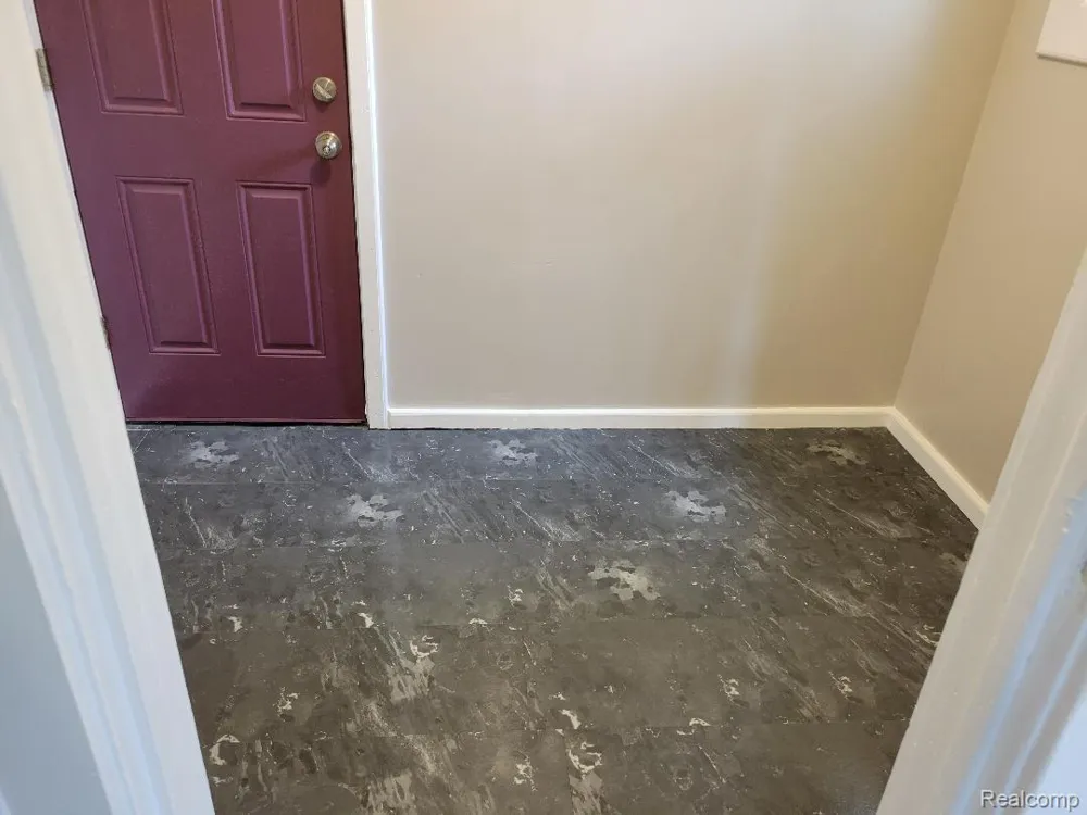 914 Middle Street Lansing City, MI 48915