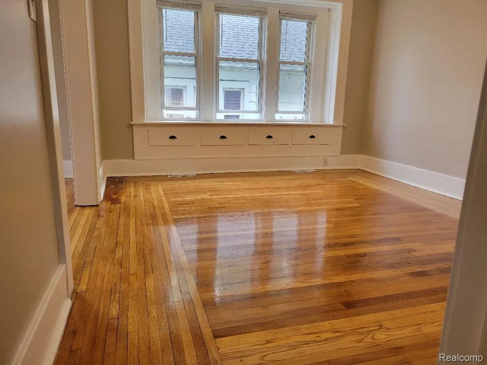 914 Middle Street Lansing City, MI 48915