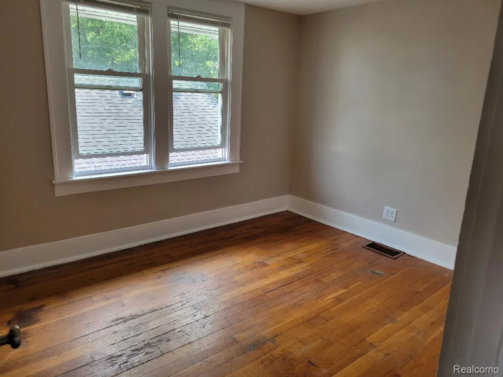 914 Middle Street Lansing City, MI 48915