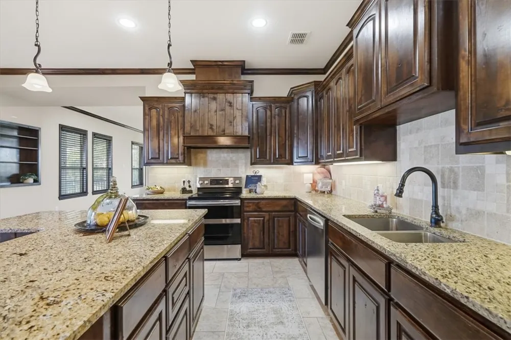 1023 CR 3651 Sandia, TX 78383