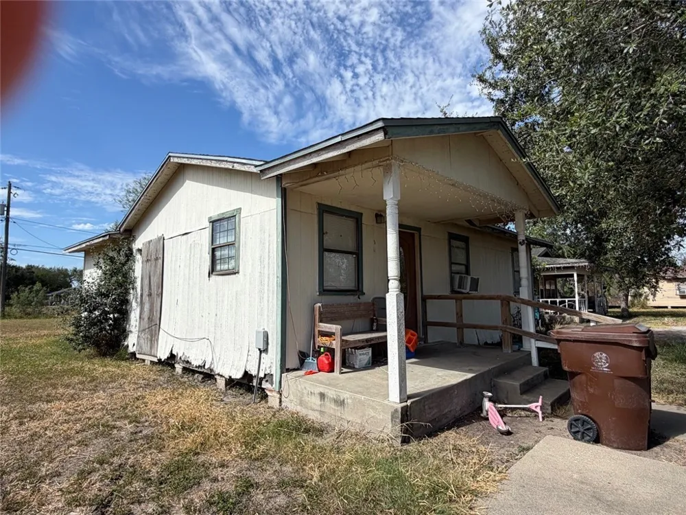 1121 E Avenue A Avenue Kingsville, TX 78363