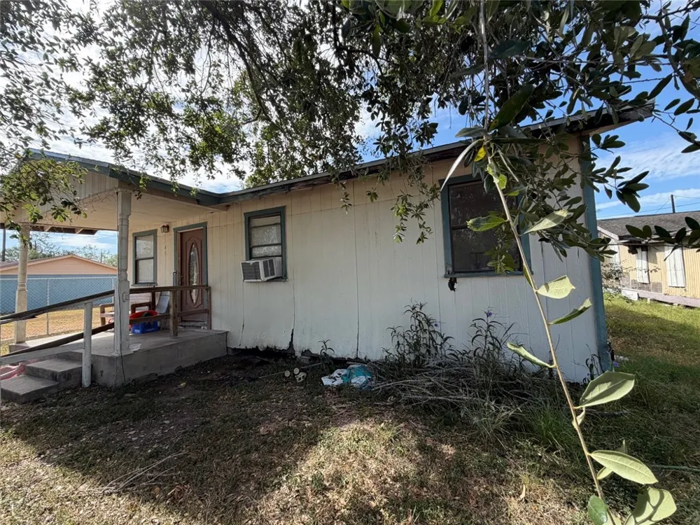 1121 E Avenue A Avenue Kingsville, TX 78363