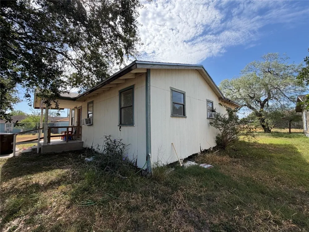1121 E Avenue A Avenue Kingsville, TX 78363