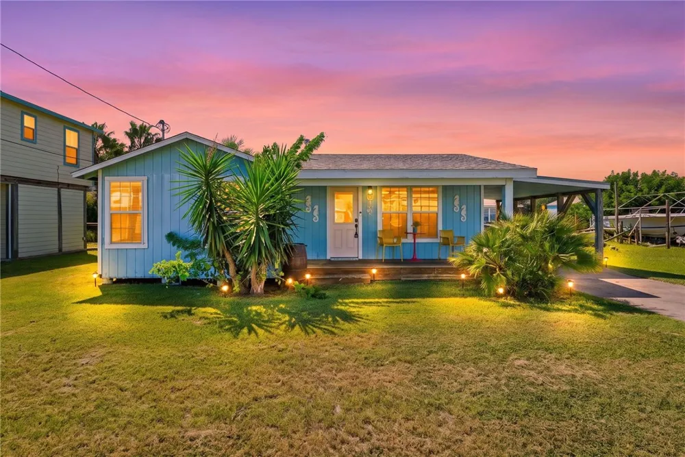 819 S Magnolia Street Rockport, TX 78382