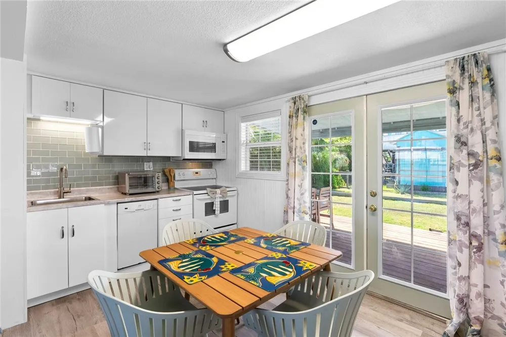 819 S Magnolia Street Rockport, TX 78382