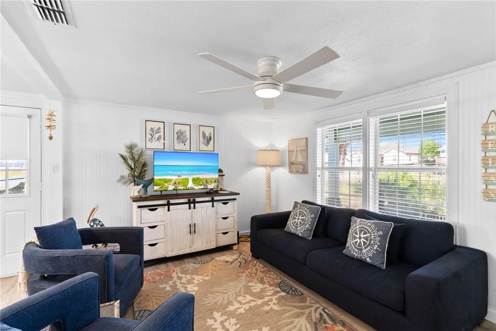 819 S Magnolia Street Rockport, TX 78382