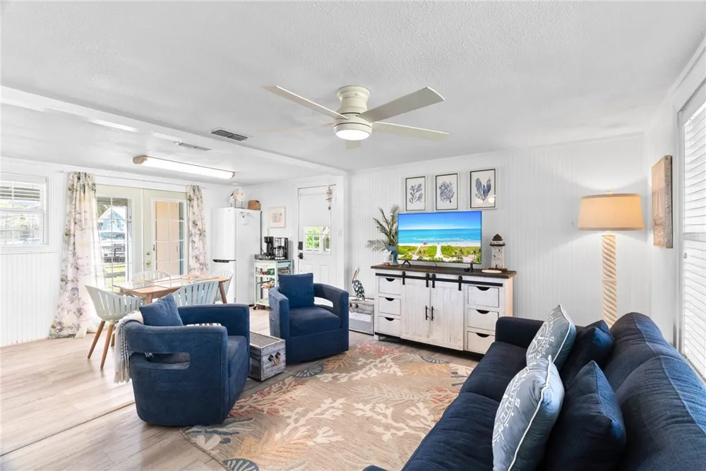 819 S Magnolia Street Rockport, TX 78382