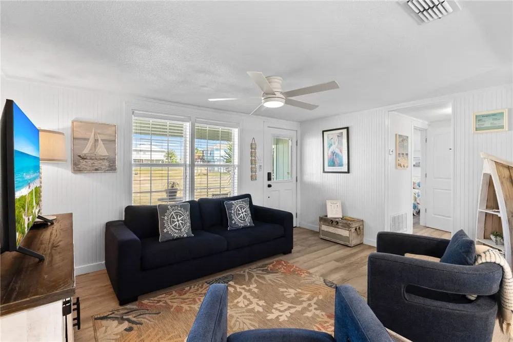 819 S Magnolia Street Rockport, TX 78382