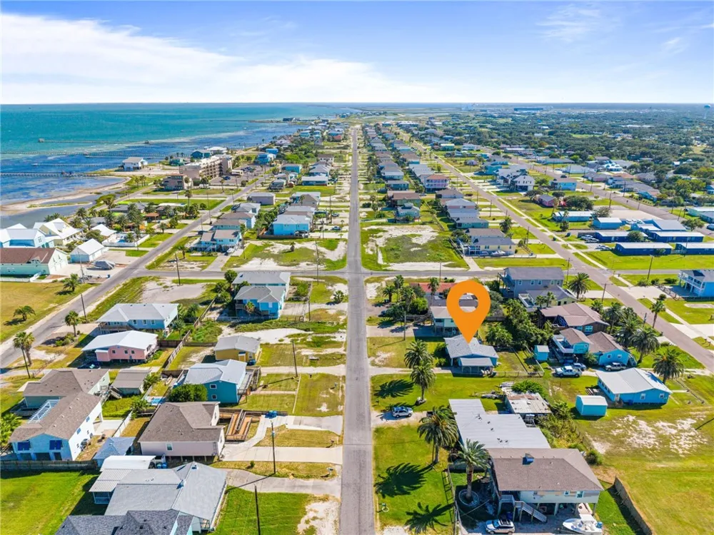 819 S Magnolia Street Rockport, TX 78382