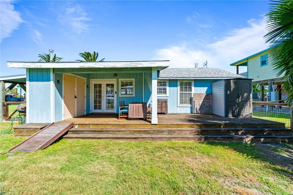 819 S Magnolia Street Rockport, TX 78382