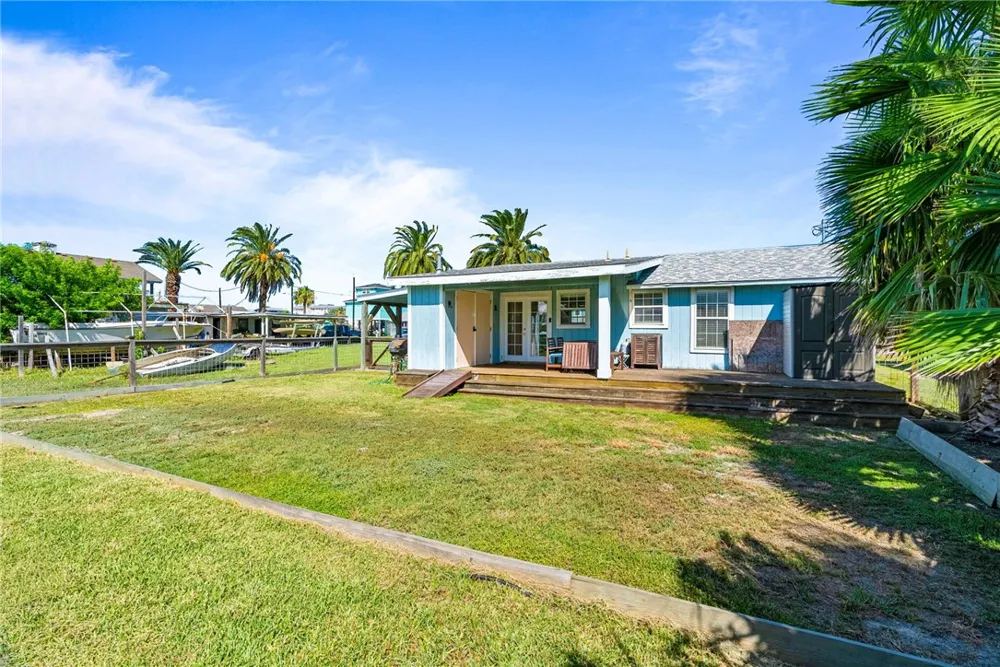 819 S Magnolia Street Rockport, TX 78382