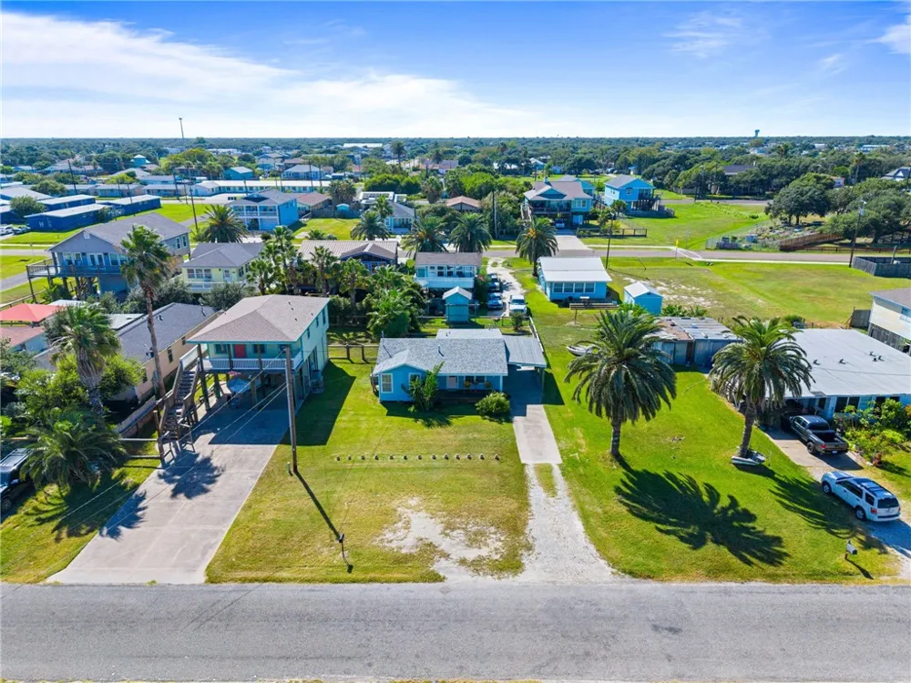 819 S Magnolia Street Rockport, TX 78382